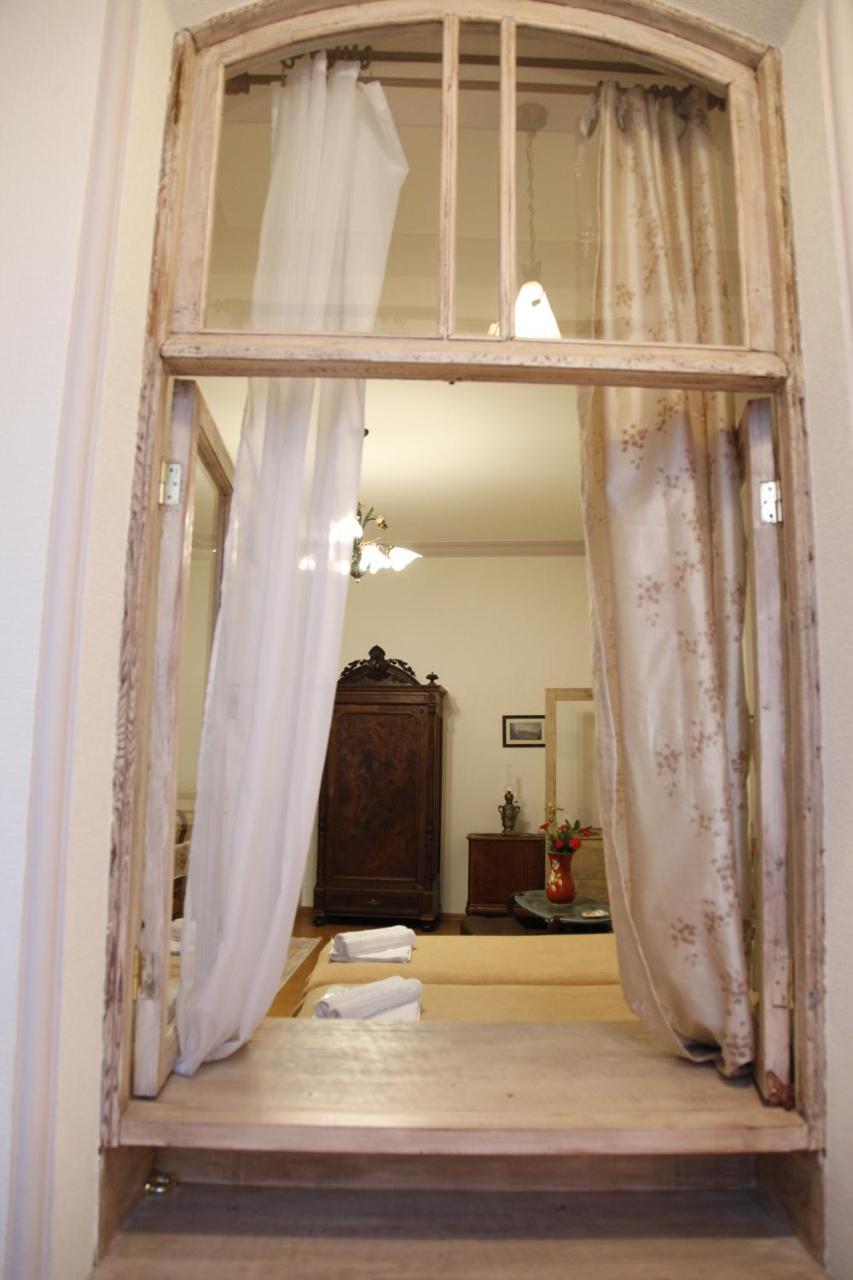 Art House Petunia Apartment Tbilisi Luaran gambar